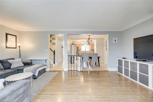 127 - 150 Gateshead Cres, House attached with 3 bedrooms, 1 bathrooms and 127 parking in Hamilton ON | Image 7