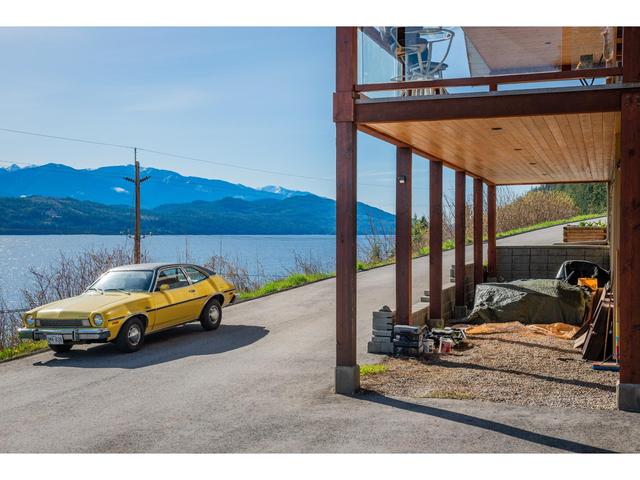 3558 Sprague St, House detached with 3 bedrooms, 4 bathrooms and null parking in Central Kootenay D BC | Image 48