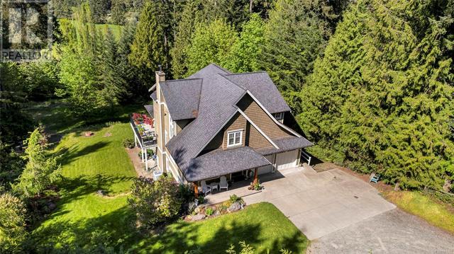 1049 Braithwaite Dr, House detached with 6 bedrooms, 4 bathrooms and 6 parking in Cowichan Valley C BC | Image 1