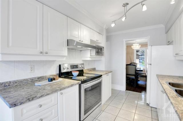 12 Woodpark Way, Townhouse with 4 bedrooms, 3 bathrooms and 3 parking in Ottawa ON | Image 7