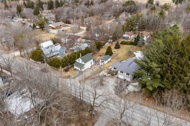 1692 Kirkfield Rd, House detached with 3 bedrooms, 1 bathrooms and 5 parking in Kawartha Lakes ON | Image 4