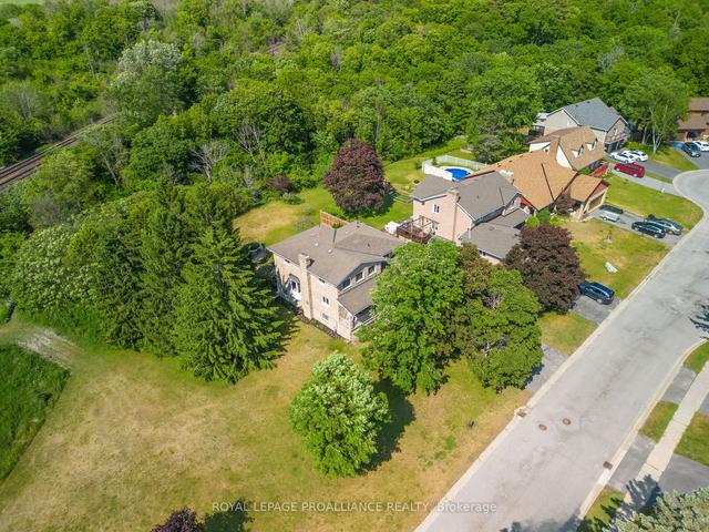 600 Rankin Cres, House detached with 4 bedrooms, 3 bathrooms and 6 parking in Kingston ON | Image 6
