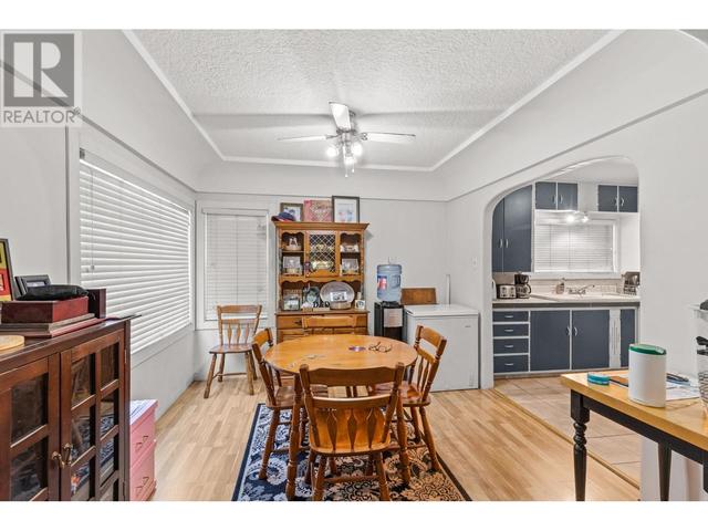 1947/1949 Burtch Rd, House detached with 5 bedrooms, 3 bathrooms and 4 parking in Kelowna BC | Image 5