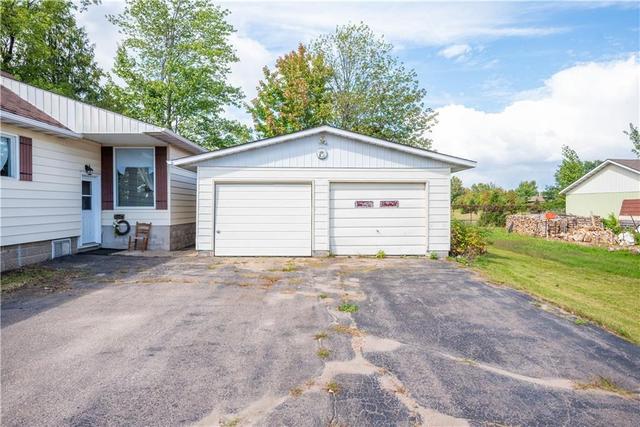 26 Mohns Avenue, House detached with 2 bedrooms, 1 bathrooms and 6 parking in Petawawa ON | Image 25