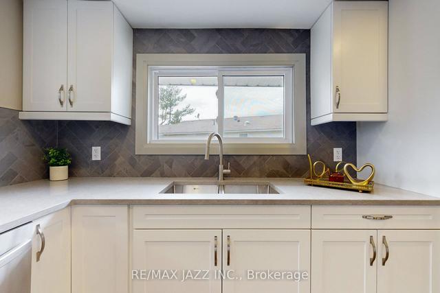 99 Cowans Cres, House detached with 2 bedrooms, 2 bathrooms and 8 parking in Kawartha Lakes ON | Image 3
