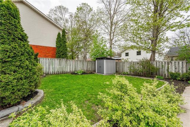 251 West Acres Dr, House detached with 3 bedrooms, 1 bathrooms and 5 parking in Guelph ON | Image 37