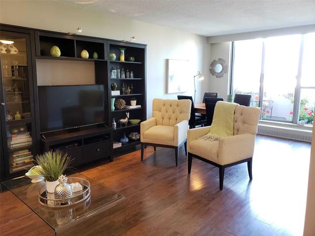 910 - 35 Ormskirk Ave, Condo with 3 bedrooms, 2 bathrooms and 1 parking in Toronto ON | Image 1