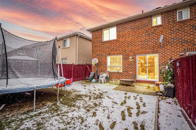 8 Hollingsworth Circ, House semidetached with 3 bedrooms, 3 bathrooms and 3 parking in Brampton ON | Image 21