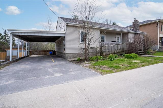 1008 Johnson St, House detached with 6 bedrooms, 2 bathrooms and 2 parking in Kingston ON | Image 10