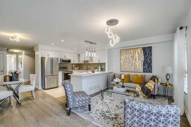 22 Applegrove Crt, House semidetached with 3 bedrooms, 4 bathrooms and 3 parking in Brampton ON | Image 2