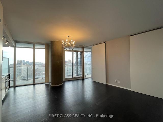1402 - 125 Peter St, Condo with 2 bedrooms, 2 bathrooms and 1 parking in Toronto ON | Image 11