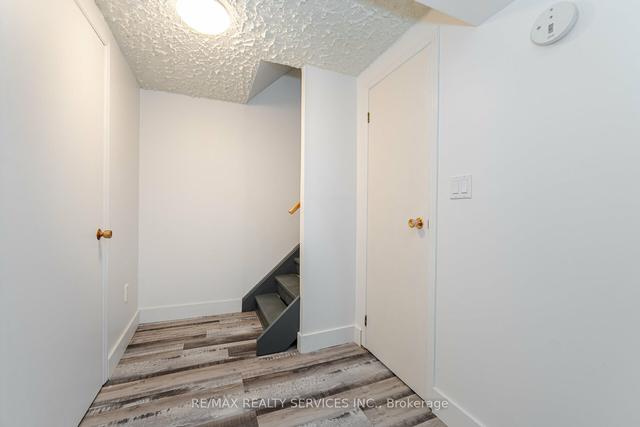 13 Barrington Cres, House attached with 3 bedrooms, 2 bathrooms and 3 parking in Brampton ON | Image 20