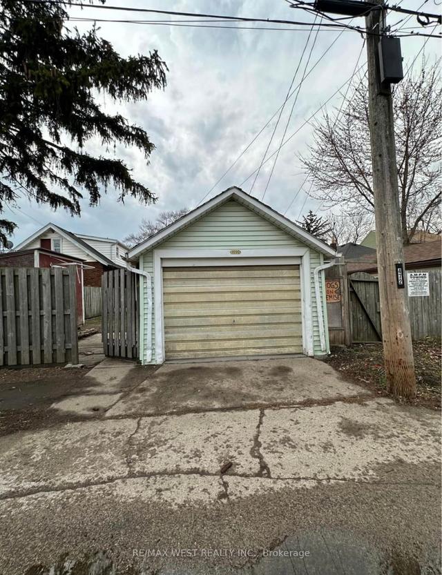 1690 Marentette Ave, House detached with 3 bedrooms, 1 bathrooms and 2 parking in Windsor ON | Image 6