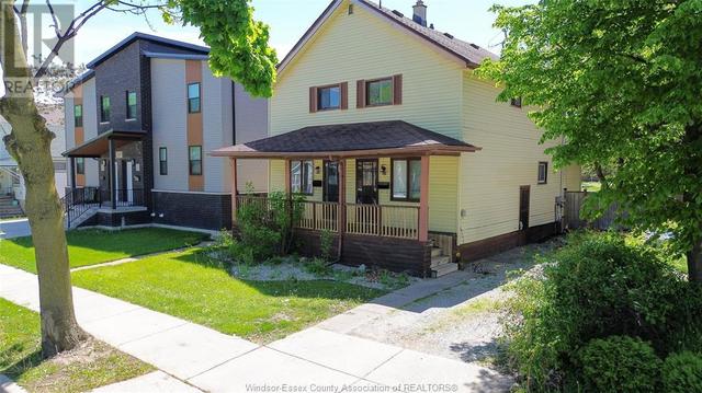 923 - 25 California Ave, House detached with 5 bedrooms, 2 bathrooms and null parking in Windsor ON | Image 2