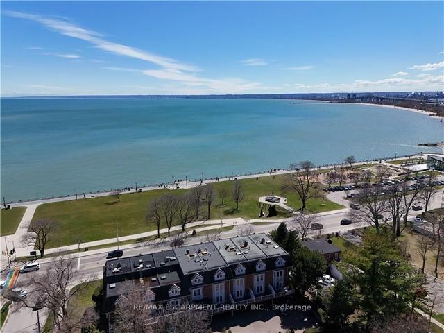 1395 Lakeshore Rd, House attached with 3 bedrooms, 3 bathrooms and 2 parking in Burlington ON | Image 21