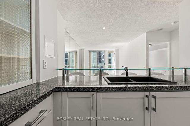 802 - 388 Bloor St E, Condo with 1 bedrooms, 1 bathrooms and 1 parking in Toronto ON | Image 5