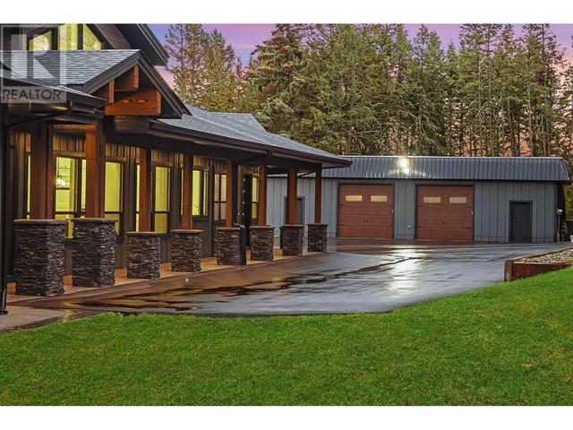 1675 Hilltop Rd, House detached with 5 bedrooms, 5 bathrooms and null parking in Cariboo D BC | Image 2