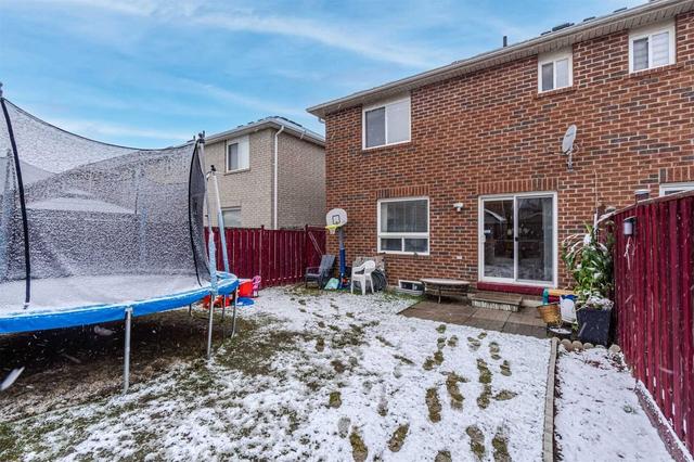 8 Hollingsworth Cir, House semidetached with 3 bedrooms, 3 bathrooms and 3 parking in Brampton ON | Image 19