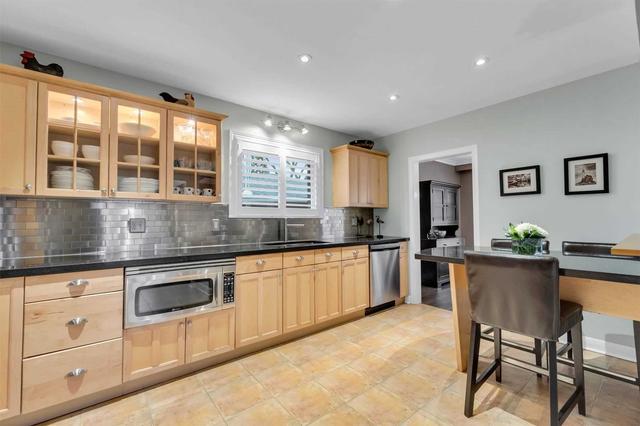 17 Mossford Crt, House detached with 2 bedrooms, 2 bathrooms and 5 parking in Toronto ON | Image 19