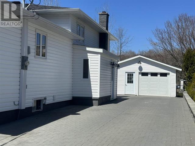 42b Washington Cres, House semidetached with 3 bedrooms, 2 bathrooms and null parking in Elliot Lake ON | Image 32