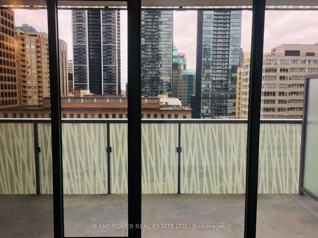 1002 - 50 Charles St E, Condo with 0 bedrooms, 1 bathrooms and 0 parking in Toronto ON | Image 6