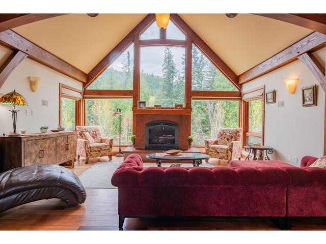 817 White Tail Drive, House detached with 4 bedrooms, 4 bathrooms and null parking in Rossland BC | Image 23