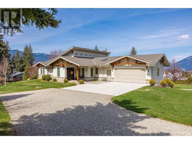 1091 12 Street Se, House detached with 4 bedrooms, 4 bathrooms and 4 parking in Salmon Arm BC | Image 1