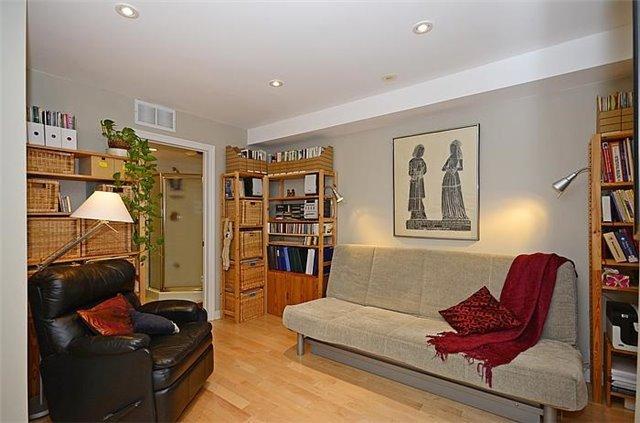 th16 - 6 Wellesley Pl, House attached with 2 bedrooms, 2 bathrooms and 1 parking in Toronto ON | Image 2