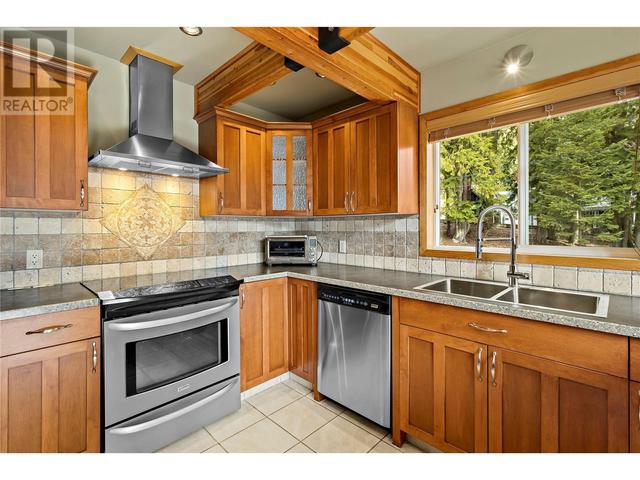 7889 Gardiner Road, House detached with 4 bedrooms, 3 bathrooms and 6 parking in Columbia Shuswap F BC | Image 8
