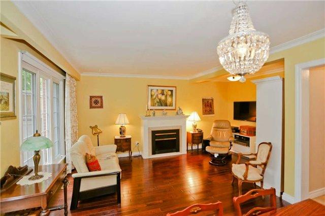 TH-1 - 50 Old Burnhamthorpe Rd, Townhouse with 3 bedrooms, 4 bathrooms and 2 parking in Toronto ON | Image 2