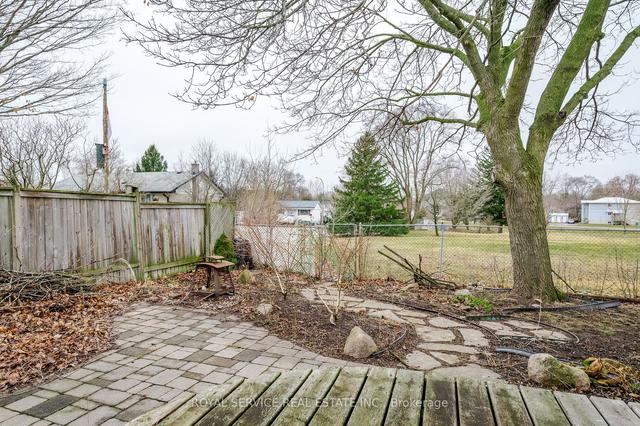 550 Garside Dr, House detached with 2 bedrooms, 1 bathrooms and 3 parking in Peterborough ON | Image 27
