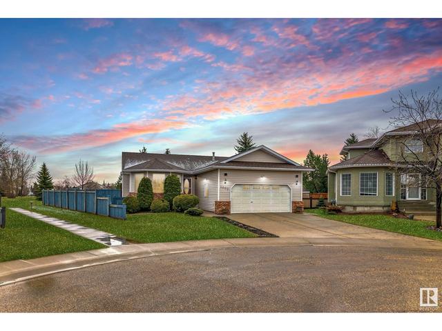 4003 38a Ave Nw, House detached with 3 bedrooms, 2 bathrooms and 4 parking in Edmonton AB | Image 2