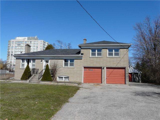 812 Rossland Rd E, House detached with 4 bedrooms, 1 bathrooms and 10 parking in Whitby ON | Image 2
