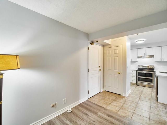306 - 16 Dallimore Cir, Condo with 1 bedrooms, 1 bathrooms and 1 parking in Toronto ON | Image 7