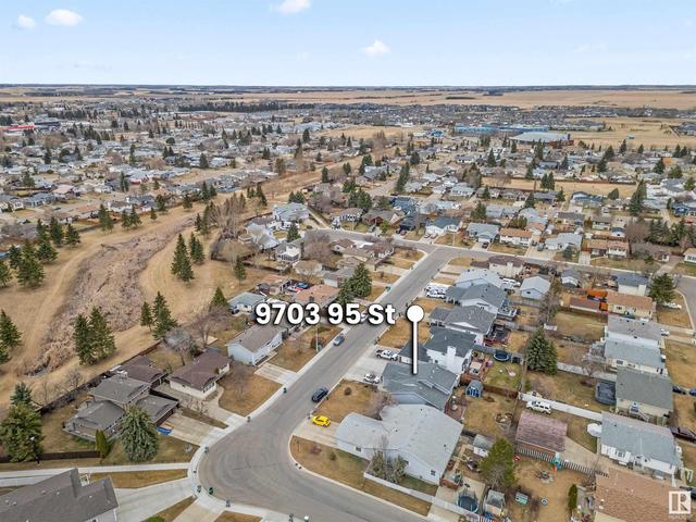 9703 95 St, House detached with 4 bedrooms, 2 bathrooms and null parking in Morinville AB | Image 5