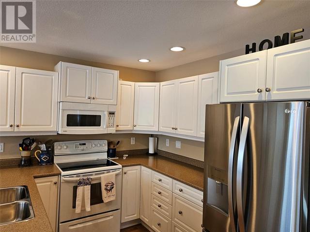 601 - 9th Street Unit# 6, House attached with 2 bedrooms, 2 bathrooms and 1 parking in Keremeos BC | Image 3