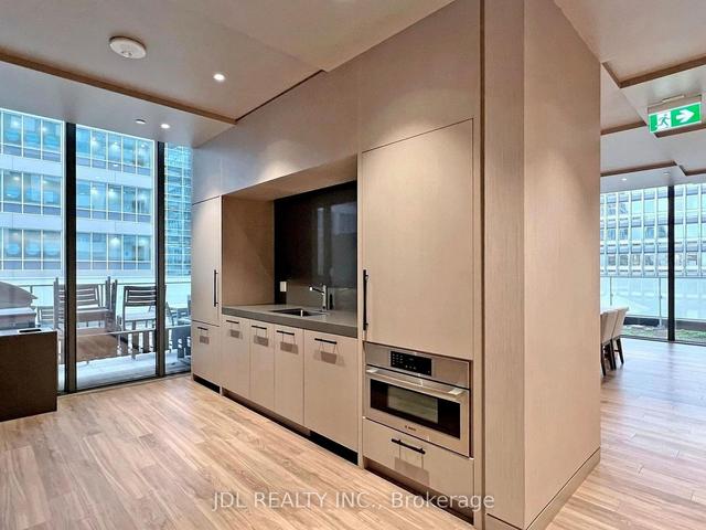 3002 - 25 Richmond St E, Condo with 1 bedrooms, 1 bathrooms and 0 parking in Toronto ON | Image 9
