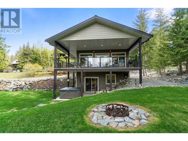 7430 Stampede Trail, House detached with 3 bedrooms, 2 bathrooms and 4 parking in Columbia Shuswap F BC | Image 52