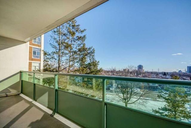 506 - 44 Longbourne Dr, Condo with 1 bedrooms, 1 bathrooms and 1 parking in Toronto ON | Image 3