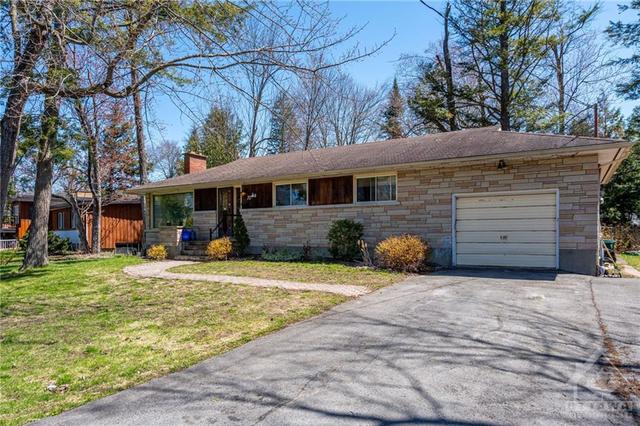 70 Pineglen Crescent, House detached with 3 bedrooms, 1 bathrooms and 8 parking in Ottawa ON | Image 3