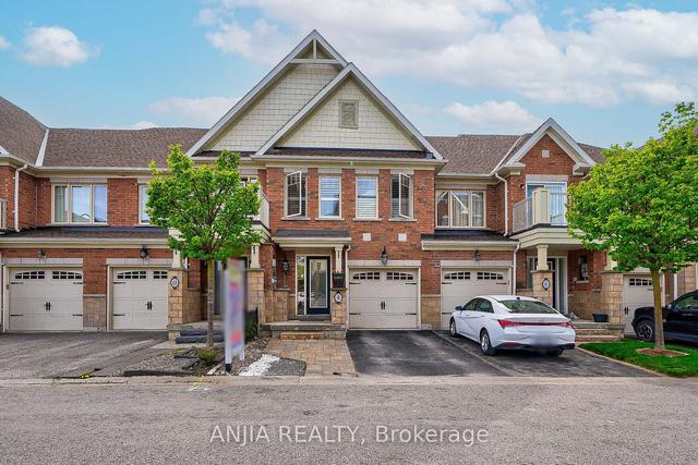 8 Expedition Cres, House attached with 3 bedrooms, 3 bathrooms and 2 parking in Whitchurch Stouffville ON | Image 1
