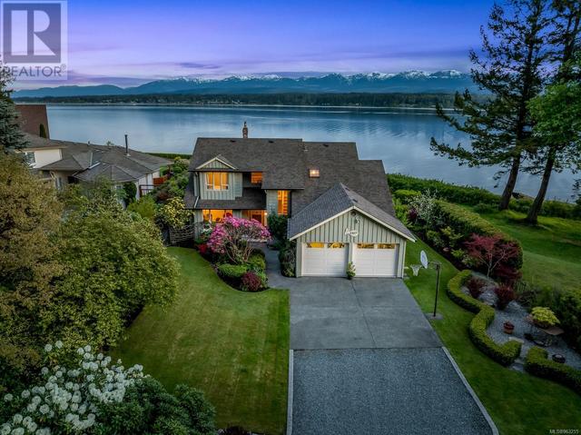 2327 Comox Ave, House detached with 5 bedrooms, 5 bathrooms and 10 parking in Comox BC | Image 1