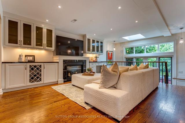 5 Bessborough Dr, House detached with 4 bedrooms, 4 bathrooms and 2 parking in Toronto ON | Image 7