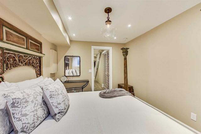 main - 5 Olive Ave, House detached with 1 bedrooms, 1 bathrooms and 1 parking in Toronto ON | Image 5