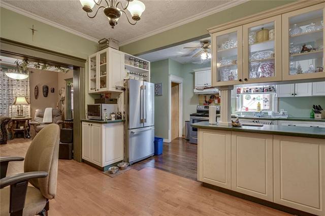 14 Century St, House detached with 5 bedrooms, 2 bathrooms and 1 parking in Hamilton ON | Image 10