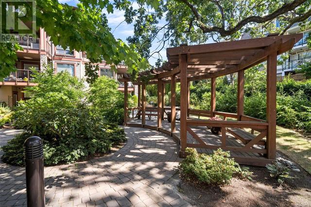 Relax in the quaint courtyard nestled in a protected Gary Oak meadow! | Image 28