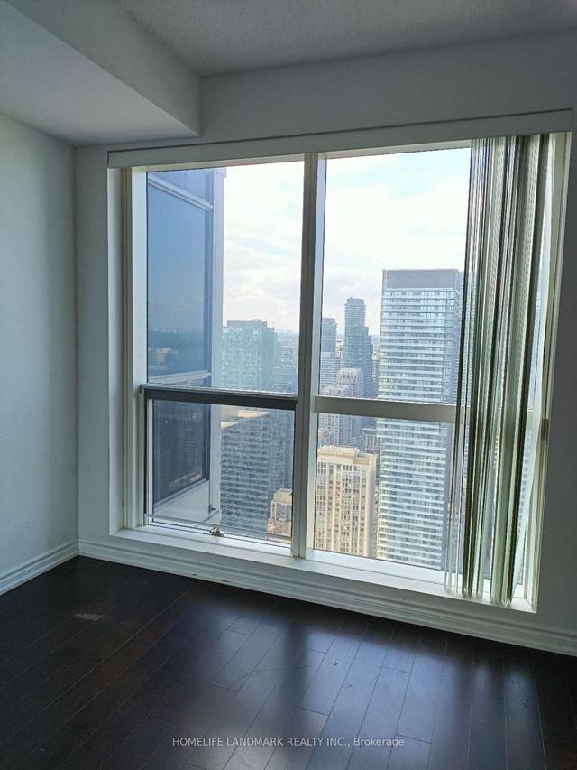 4616 - 386 Yonge St, Condo with 2 bedrooms, 2 bathrooms and 1 parking in Toronto ON | Image 6