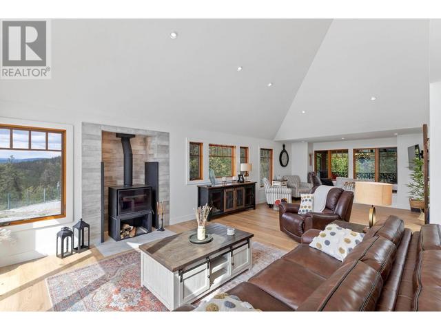 5774 Deadpine Dr, House detached with 6 bedrooms, 5 bathrooms and 3 parking in Central Okanagan BC | Image 15