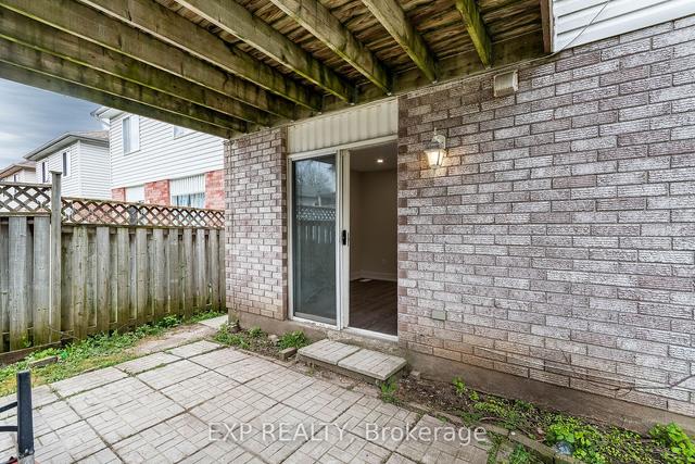 109 Kovac Rd, House detached with 2 bedrooms, 1 bathrooms and 1 parking in Cambridge ON | Image 11