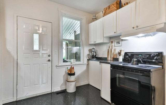 139 Niagara St, House detached with 3 bedrooms, 1 bathrooms and 2 parking in Hamilton ON | Image 3